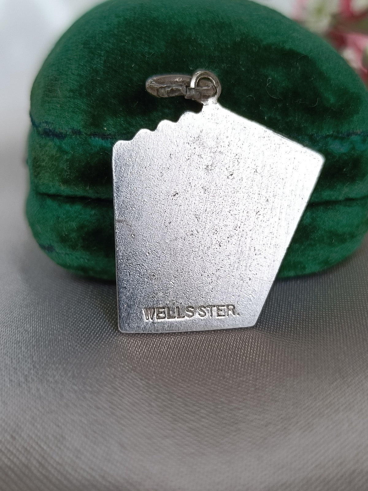 7609295