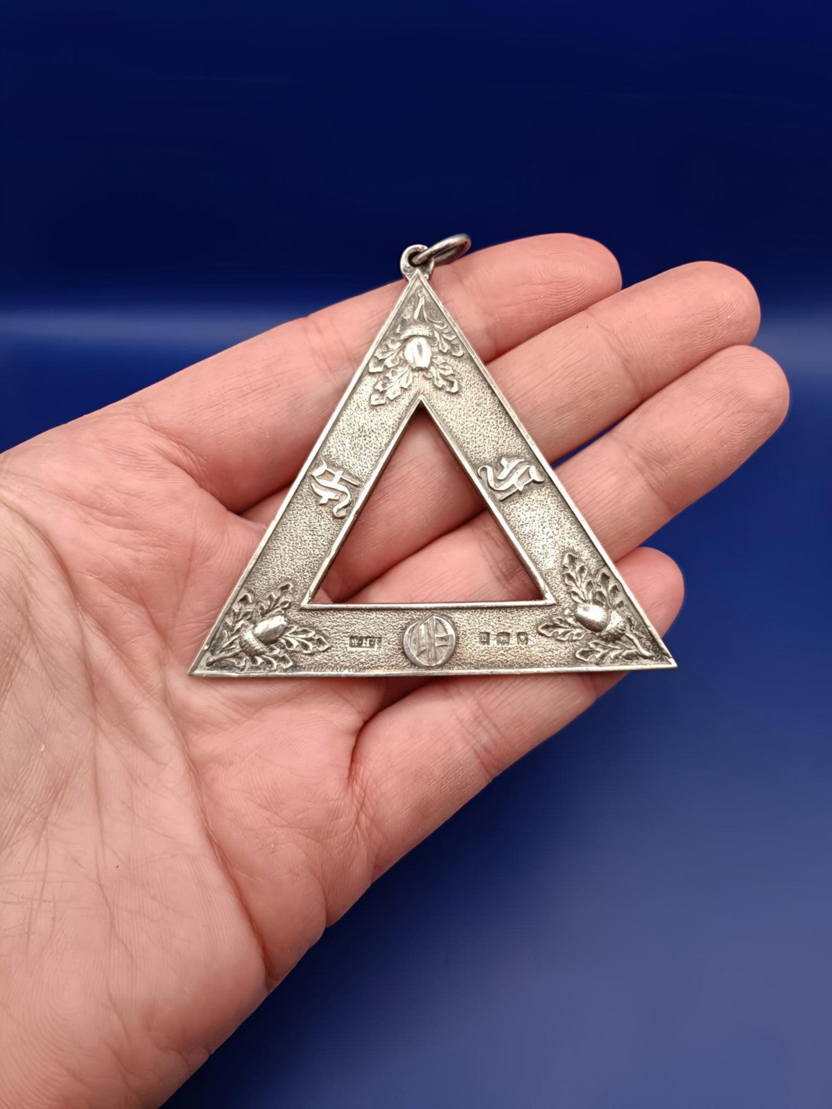 8866372