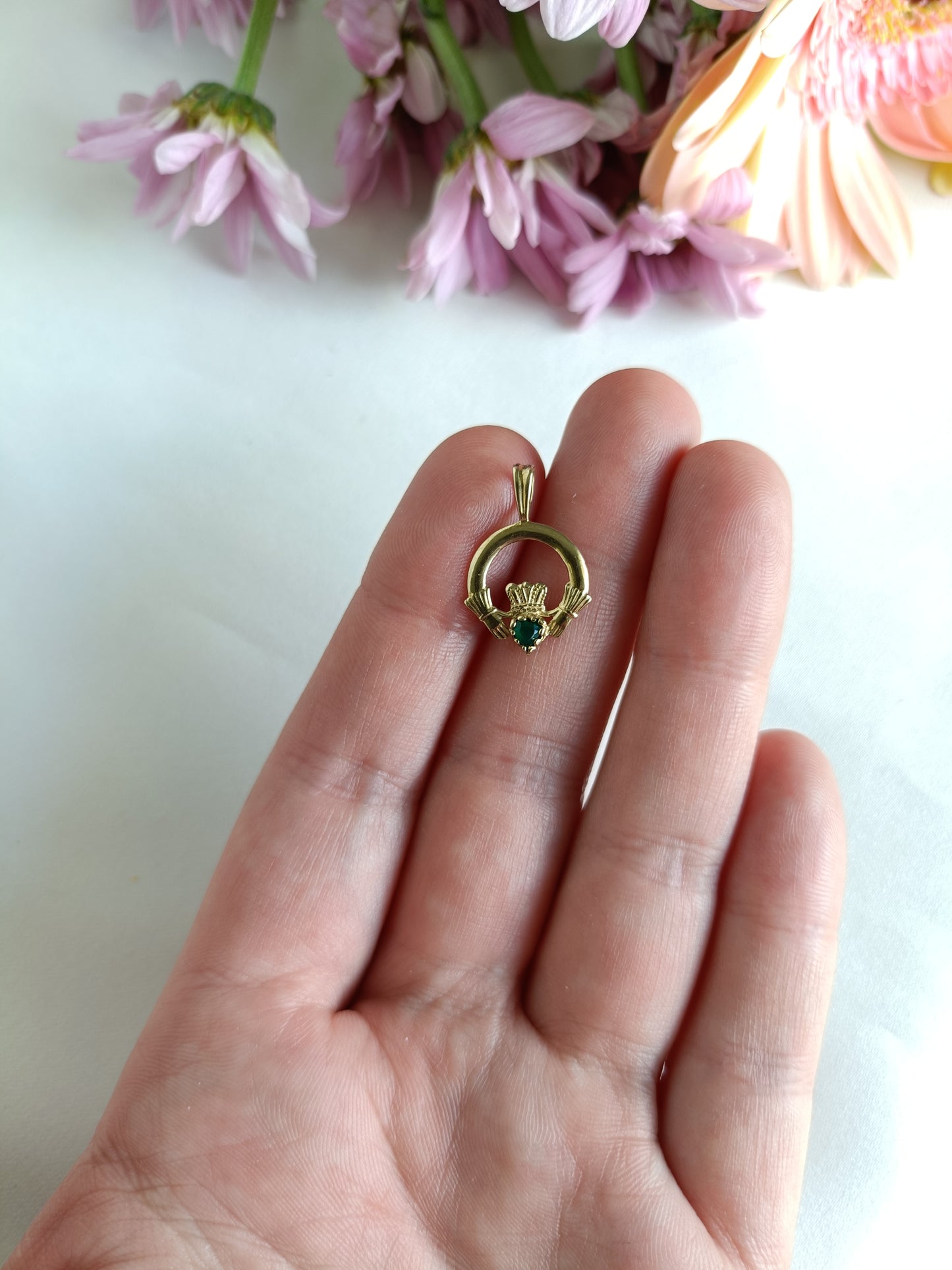 Vintage 1991 English crafted green stone Claddagh pendant