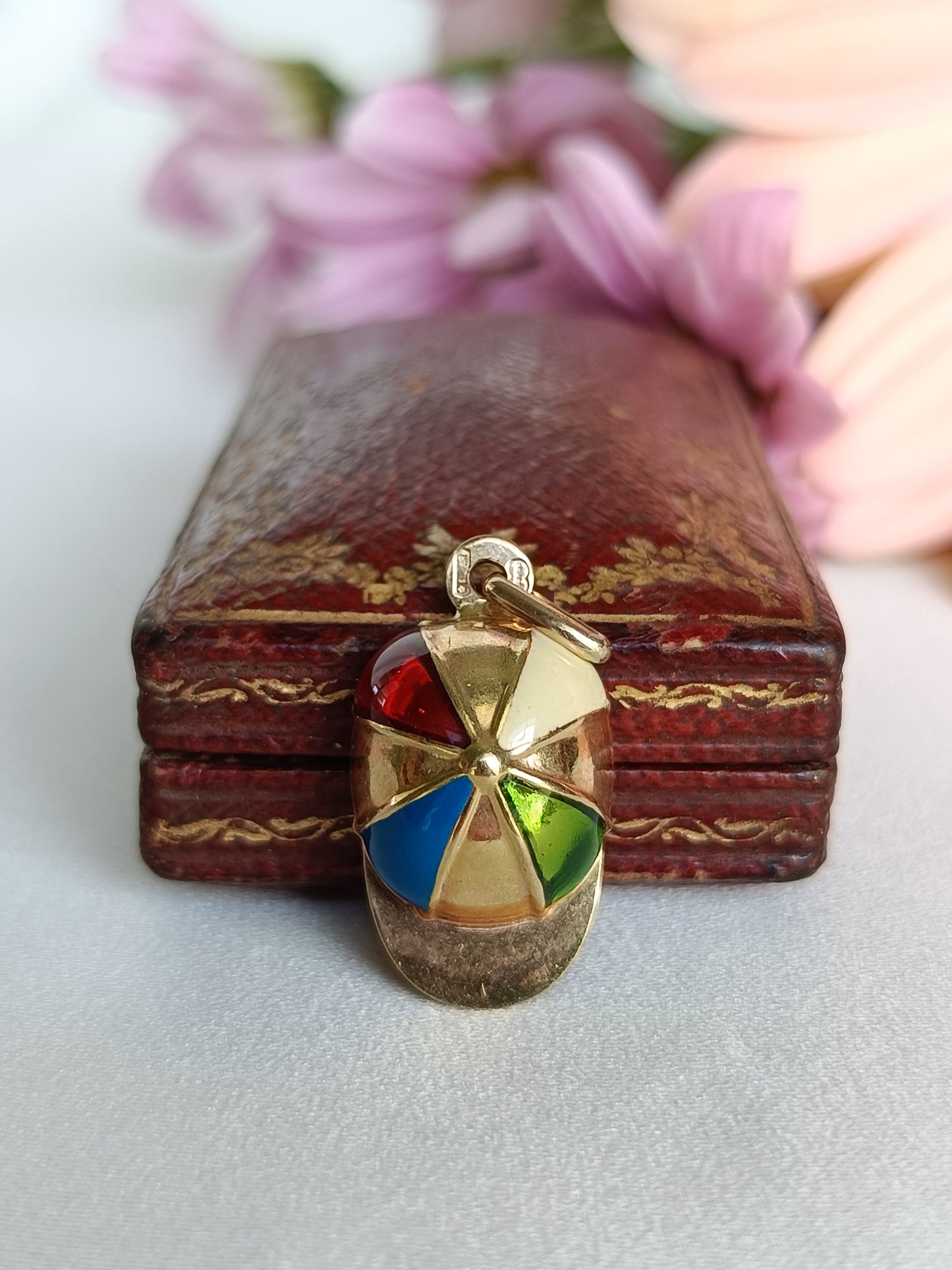 Preloved UNOAERRE 9ct yellow gold & enamel jockey cap hat charm or pendant