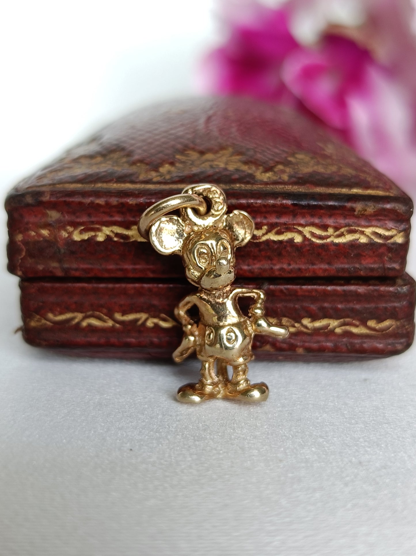 Vintage 9ct yellow gold Mickey mouse charm or pendant