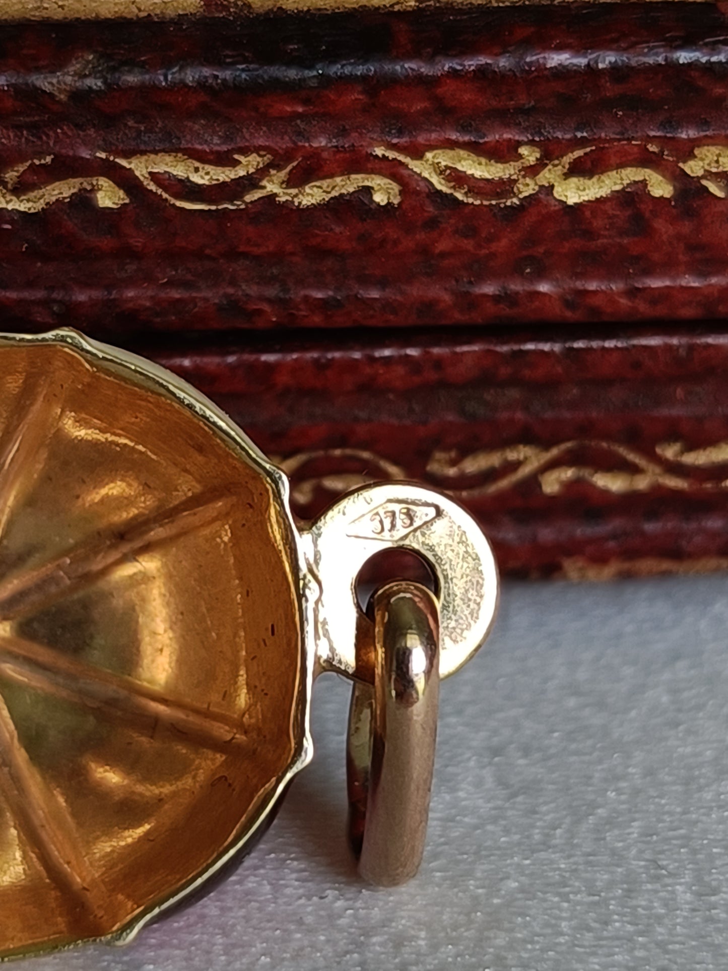 Preloved UNOAERRE 9ct yellow gold & enamel jockey cap hat charm or pendant