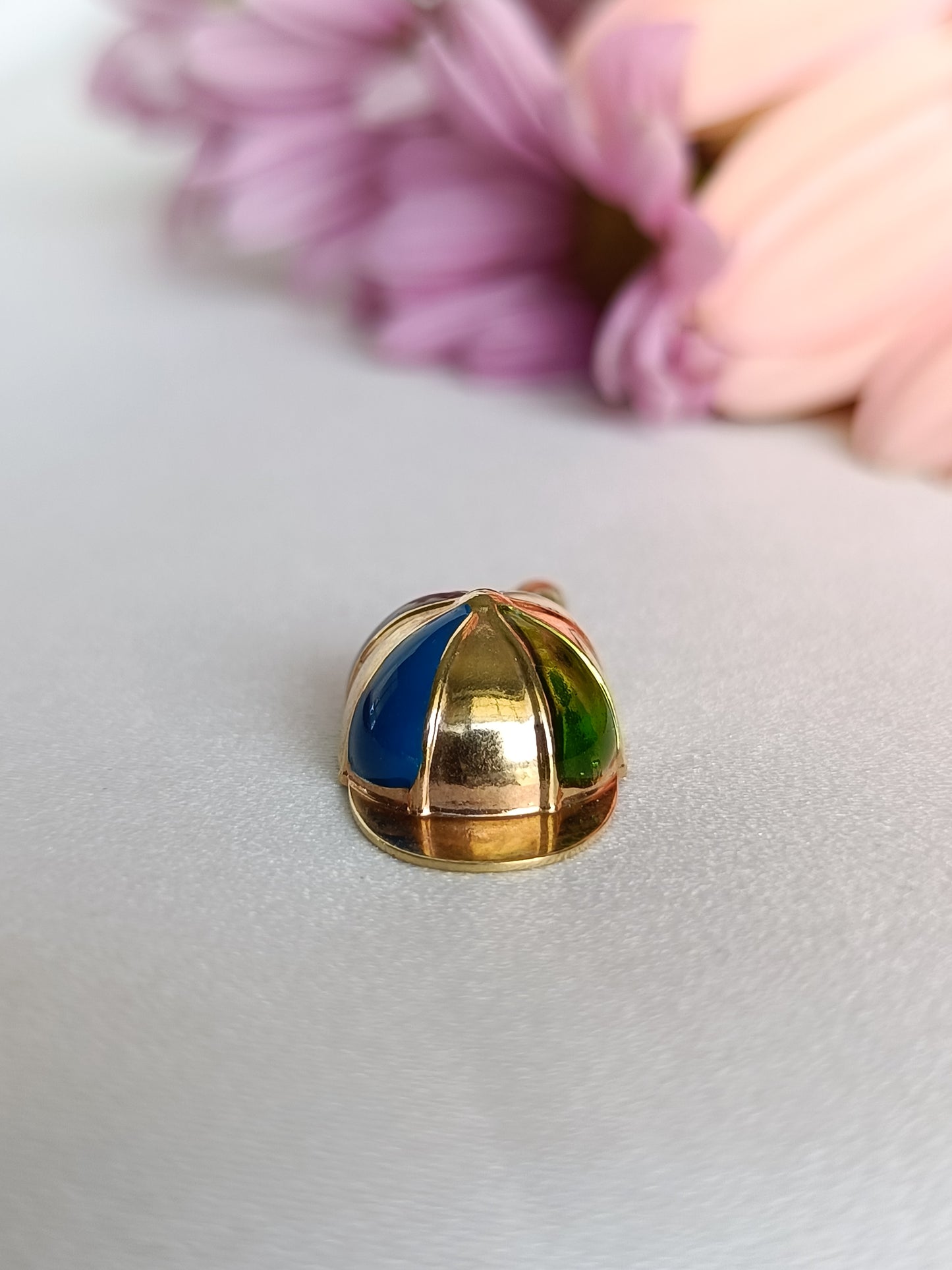 Preloved UNOAERRE 9ct yellow gold & enamel jockey cap hat charm or pendant
