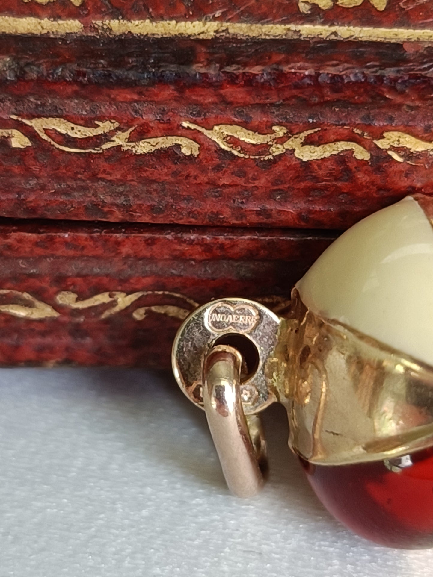 Preloved UNOAERRE 9ct yellow gold & enamel jockey cap hat charm or pendant