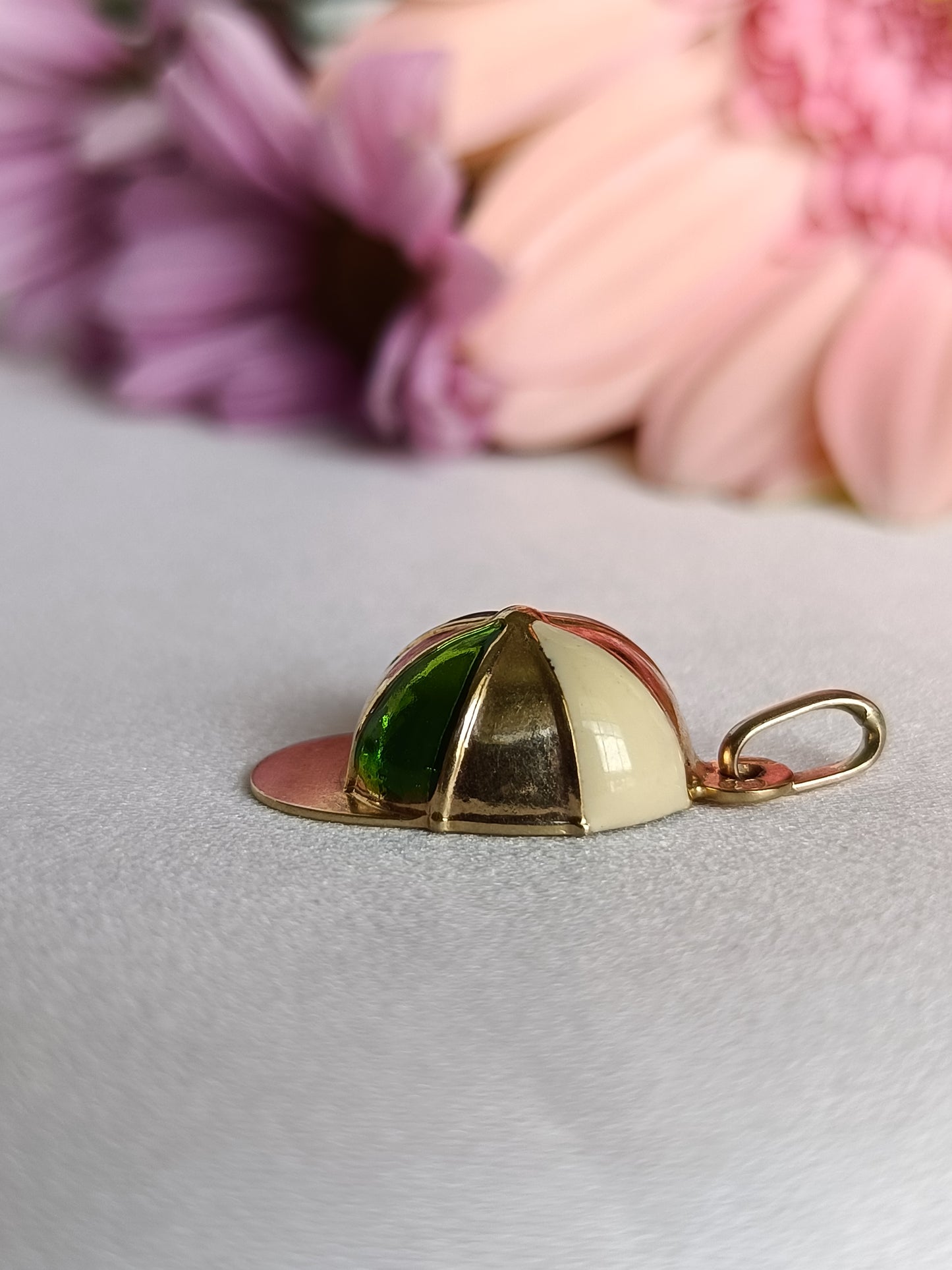 Preloved UNOAERRE 9ct yellow gold & enamel jockey cap hat charm or pendant