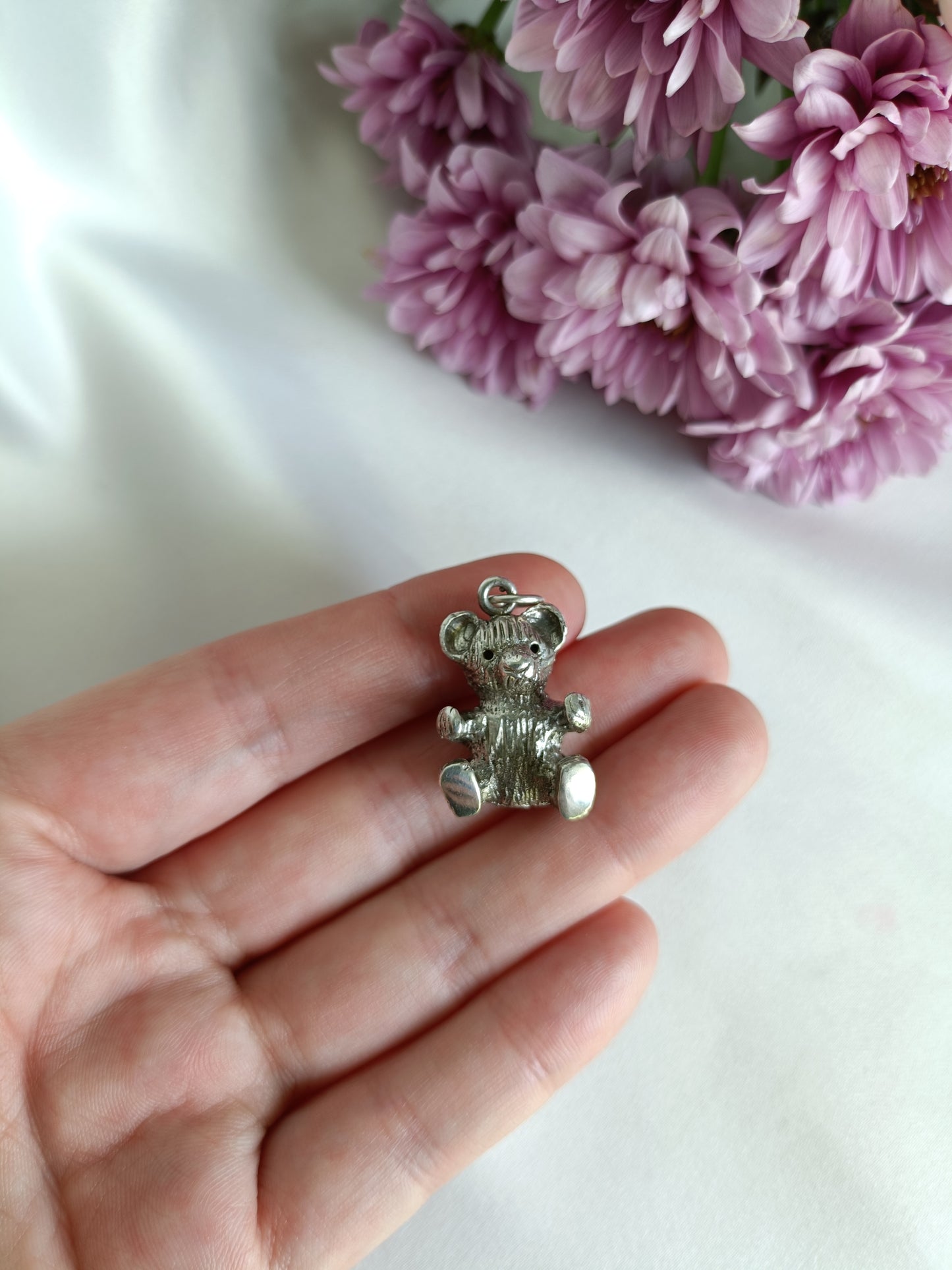 Vintage heavy 1981 London sterling silver teddy bear pendant
