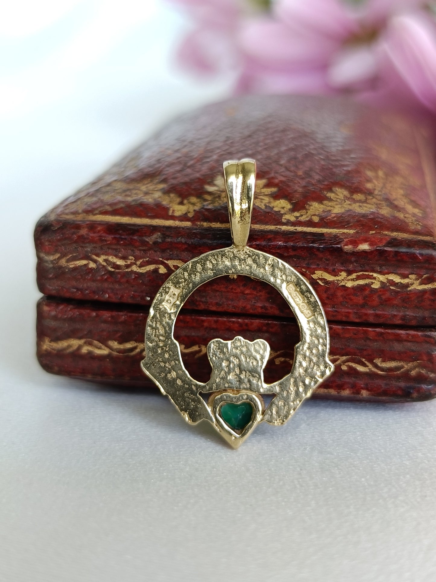 Vintage 1991 English crafted green stone Claddagh pendant