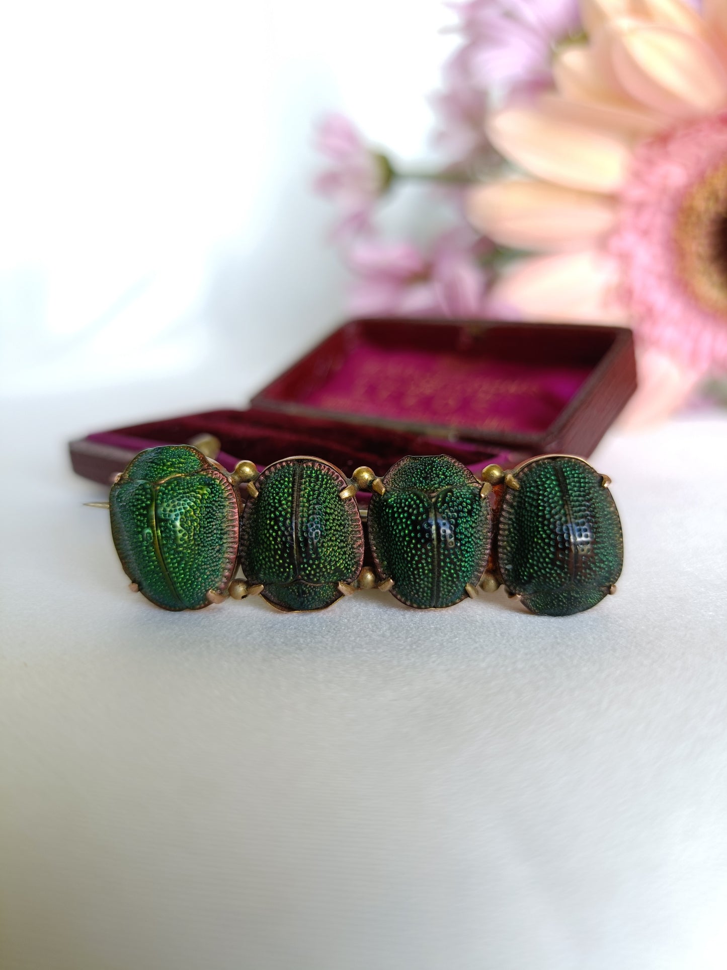 Antique Victorian 9ct gold scarab beetle brooch