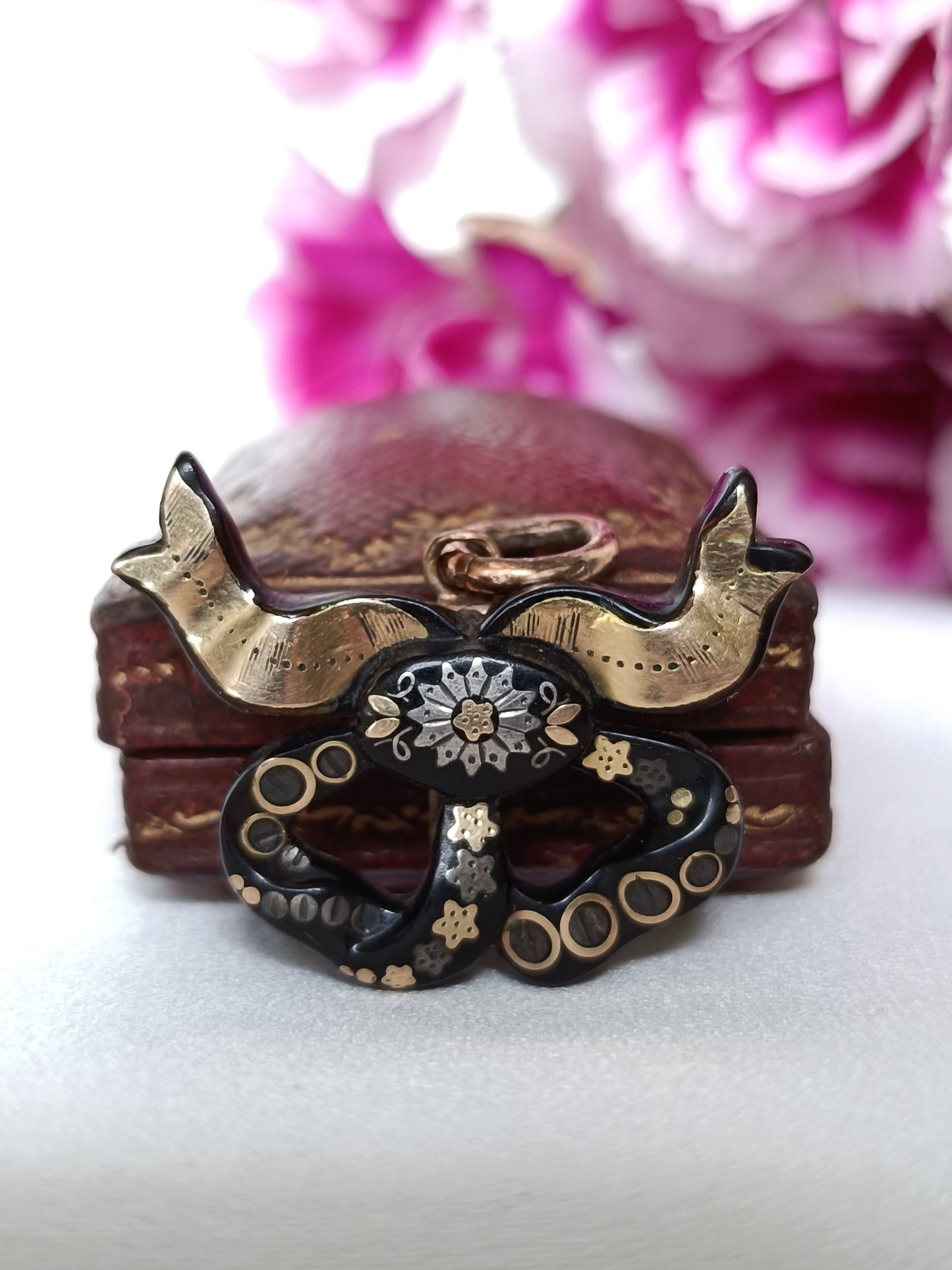 Antique Victorian 9ct gold & sterling silver piqué bow pendant