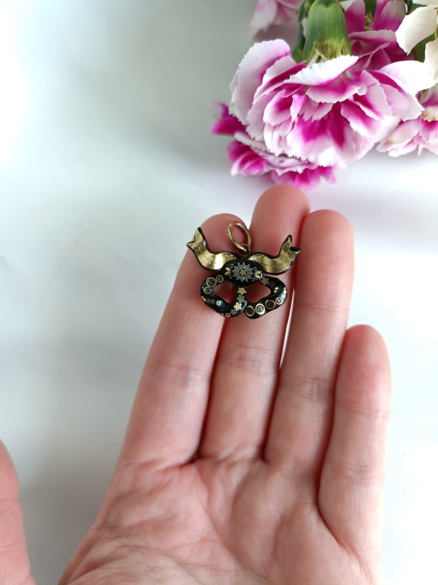 Antique Victorian 9ct gold & sterling silver piqué bow pendant