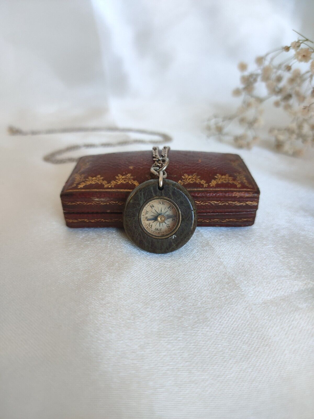 Antique Victorian Marble Compass Fob Pendant & 70cm Vintage Figaro Chain