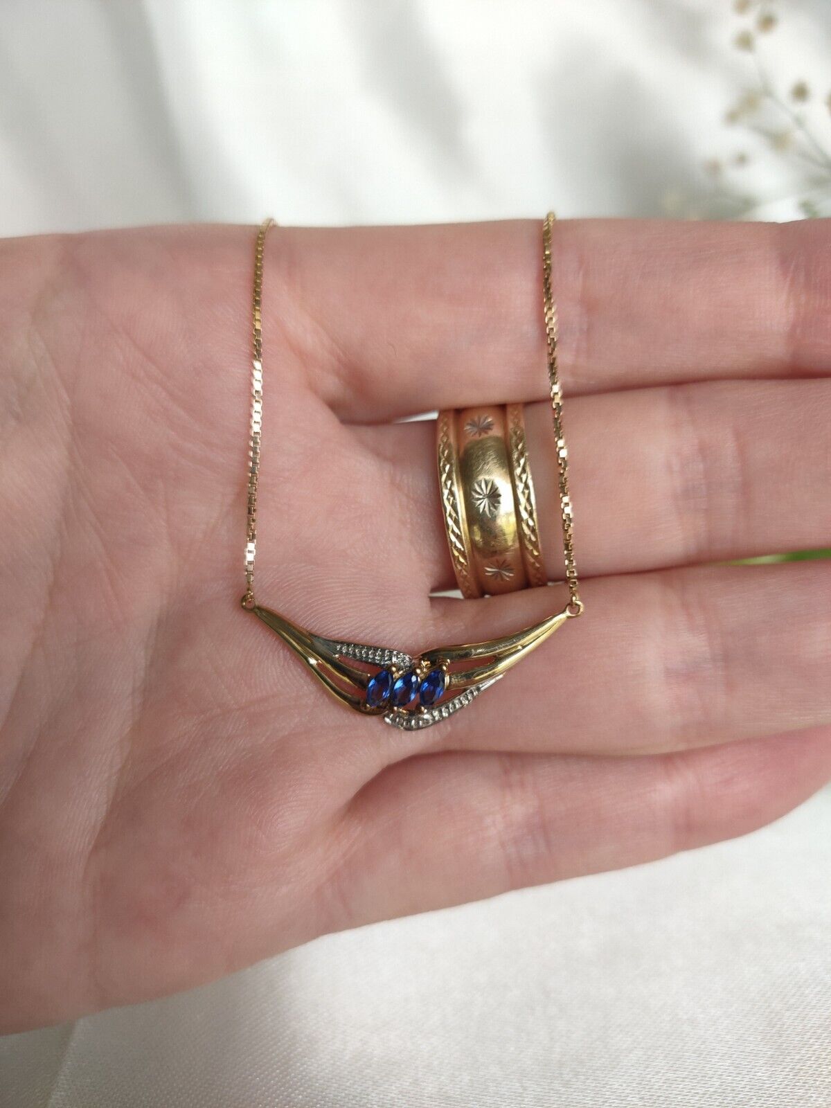 Elegant 9ct Yellow Gold Blue Sapphire Pendant Necklet  Box Chain Necklet 39cm