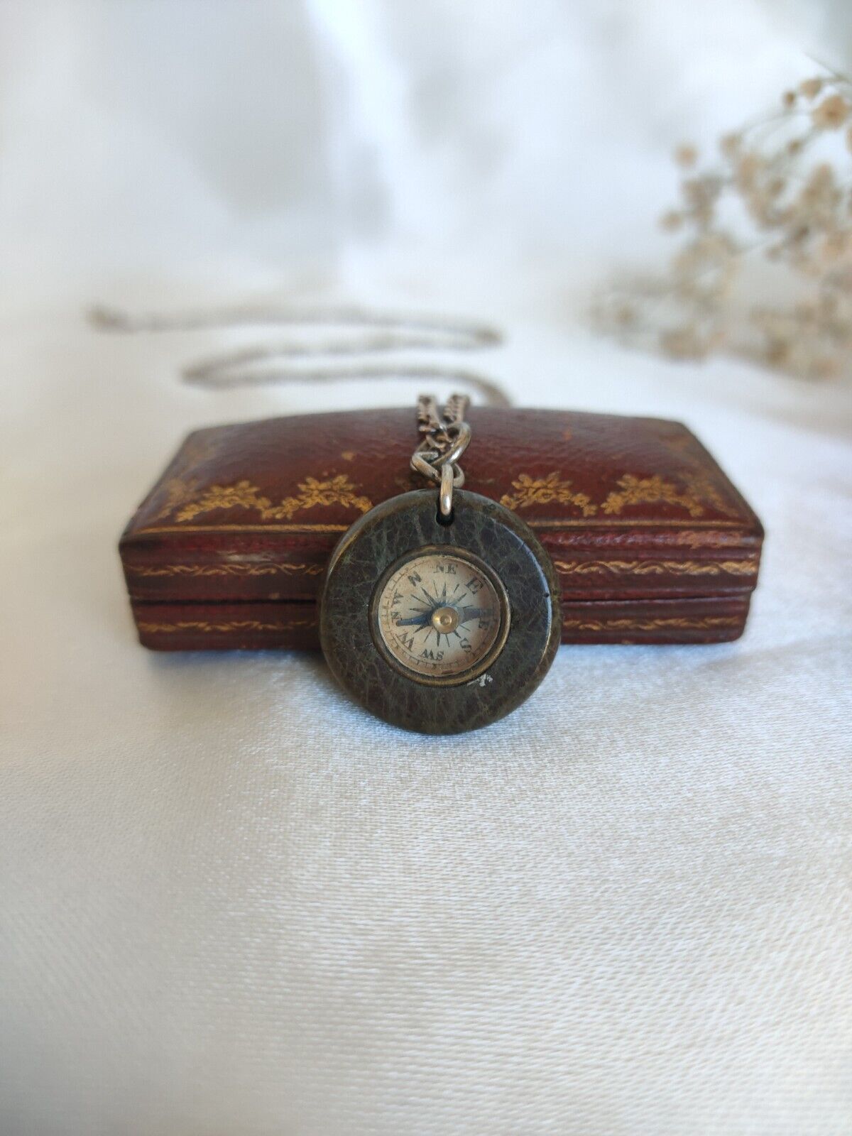 Antique Victorian Marble Compass Fob Pendant & 70cm Vintage Figaro Chain