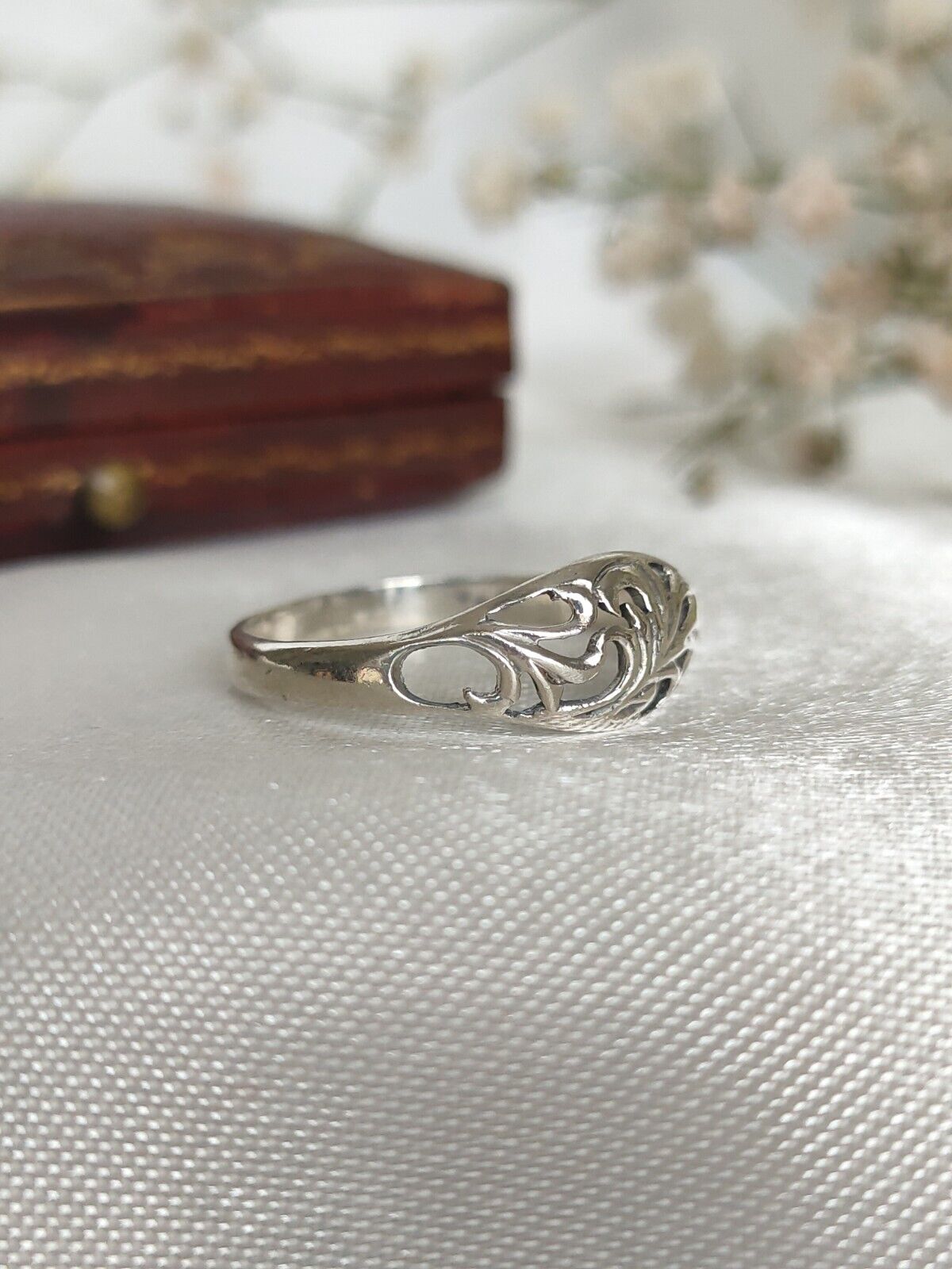 Vintage 925 Sterling Silver Filigree Feather Detail Domed Band Ring Size 8 1/4 P