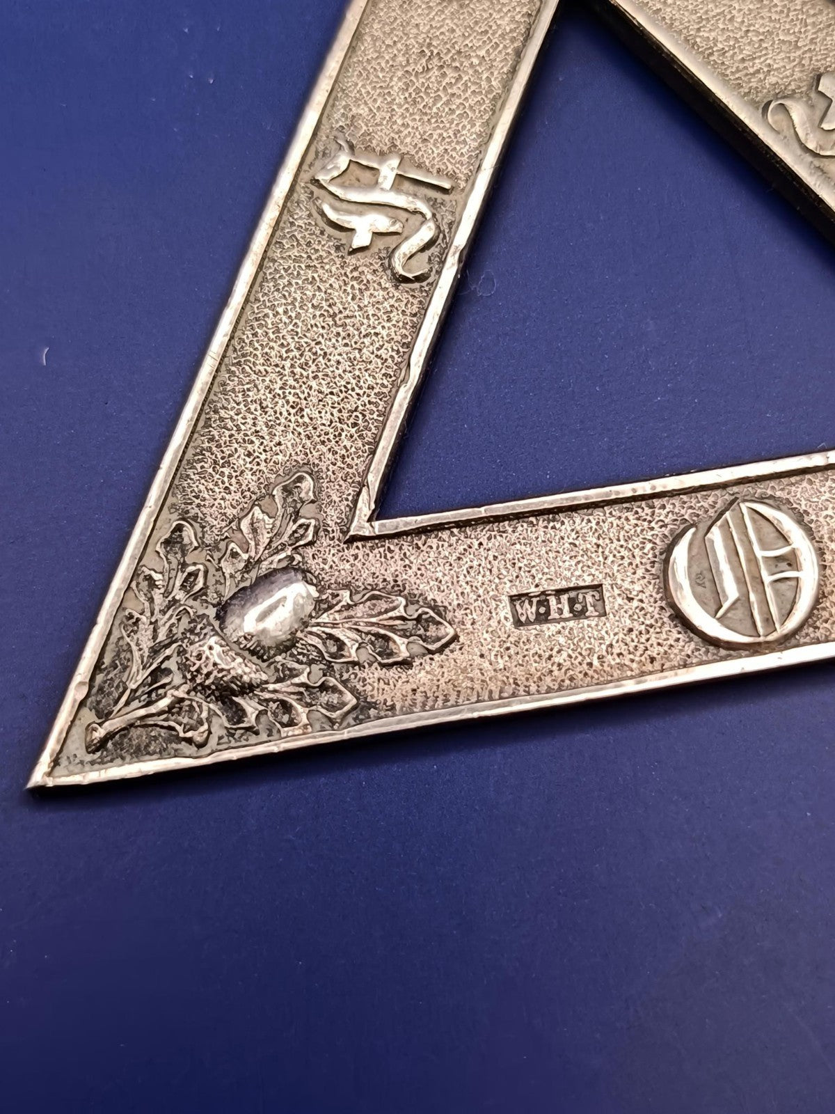 8866372