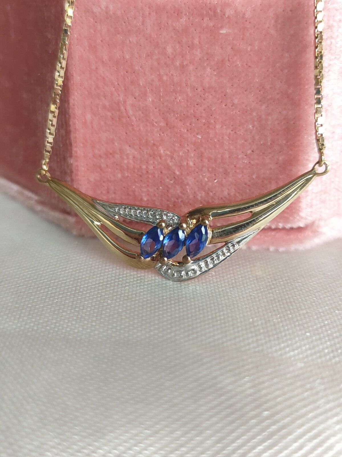 Elegant 9ct Yellow Gold Blue Sapphire Pendant Necklet  Box Chain Necklet 39cm