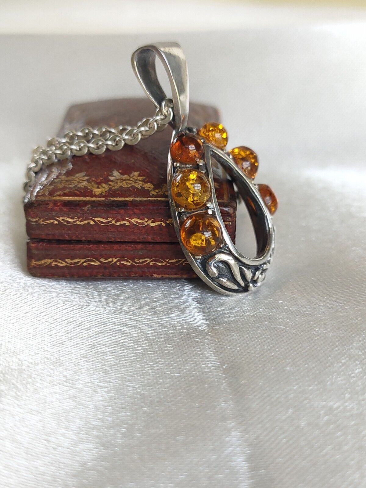 Vintage 925 Sterling Silver Floral Amber Tear Drop Pendant