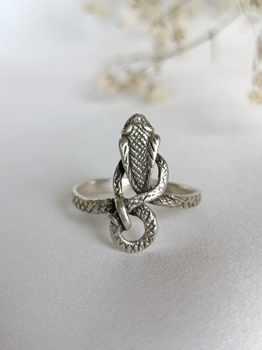 Vintage Sterling Silver Cobra Snake Ring Hand Crafted Size 8 1/2 US Or Q Uk