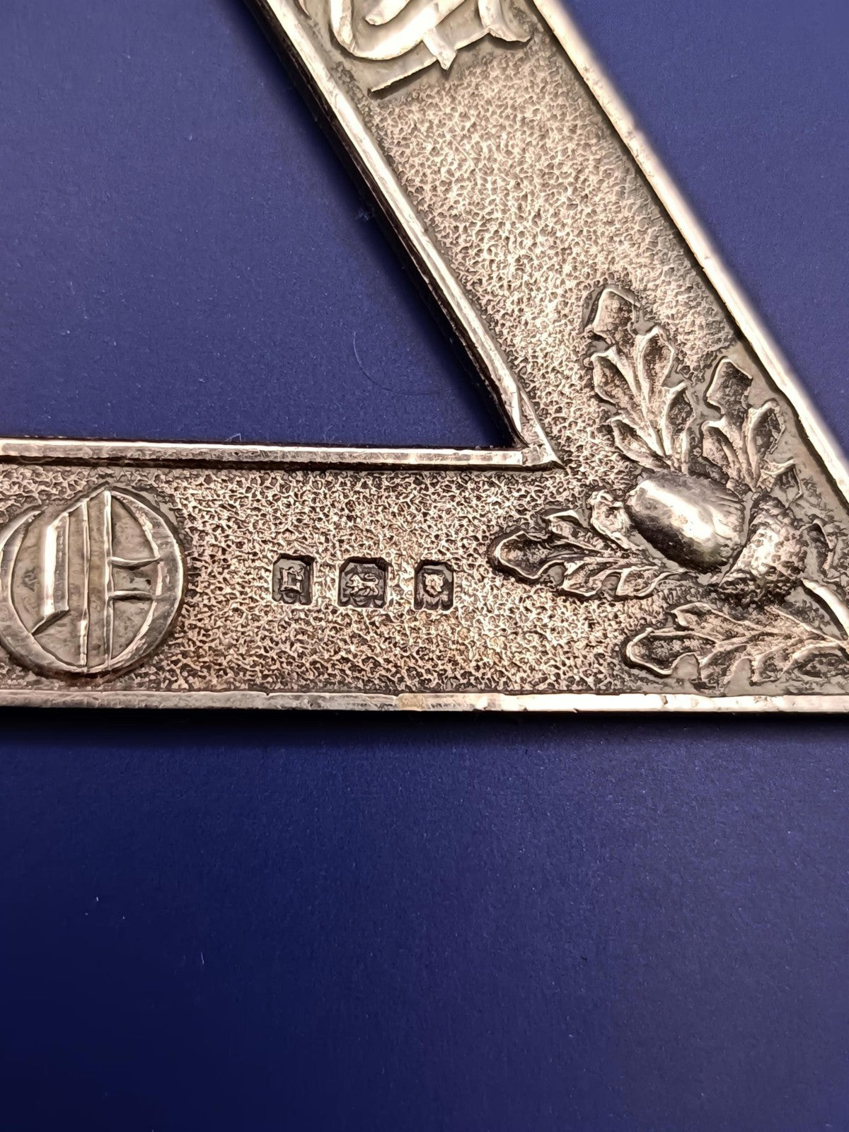 8866372