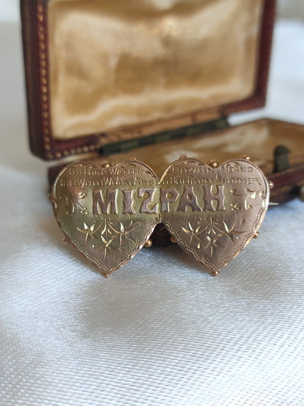 Antique 9ct Gold Double Heart Mizpah Brooch