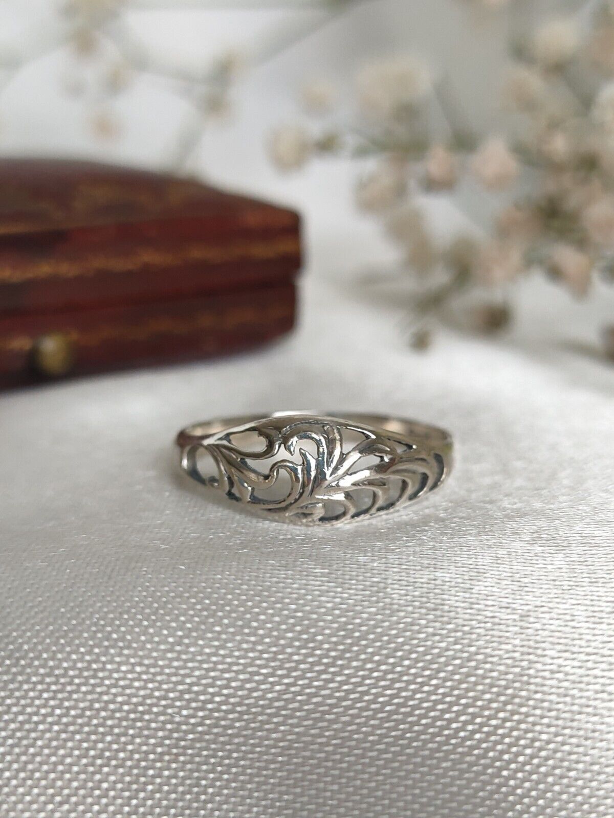 Vintage 925 Sterling Silver Filigree Feather Detail Domed Band Ring Size 8 1/4 P