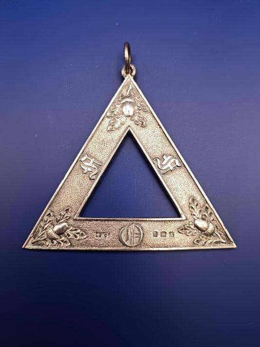 8866372