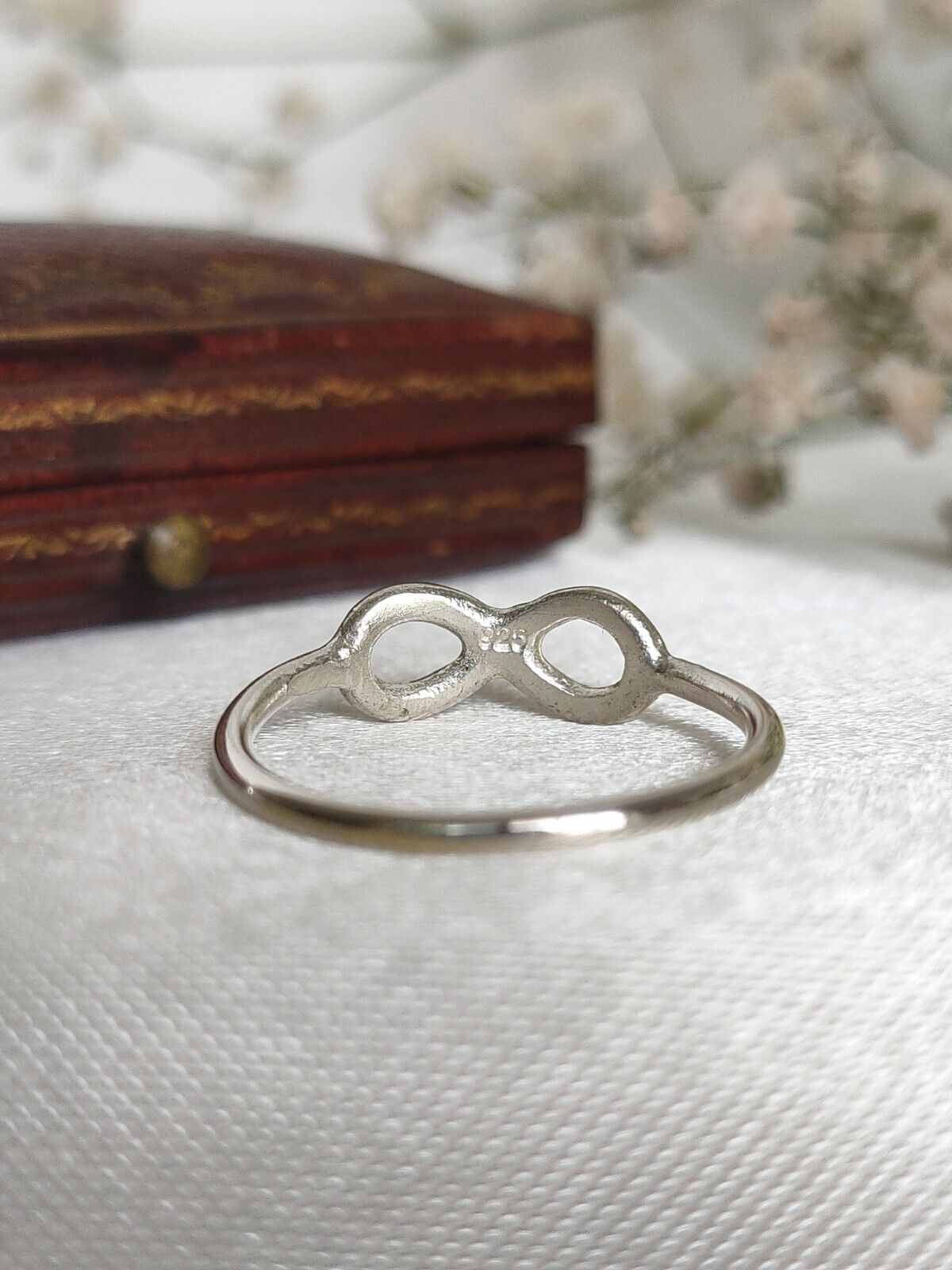 925 Sterling Silver Elegant Infinity Symbol Stacking Band Ring Size 7 1/2 Or O