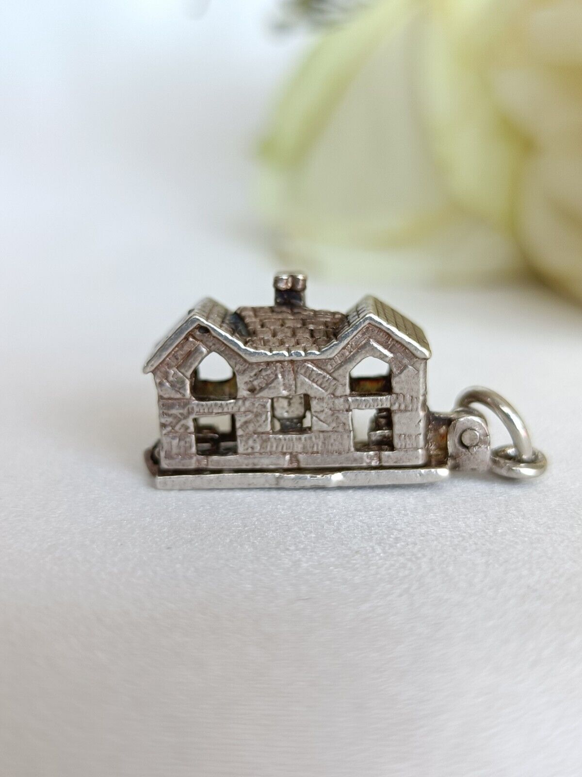 Vintage Sterling Silver Opening Articulated House Charm Or Pendant