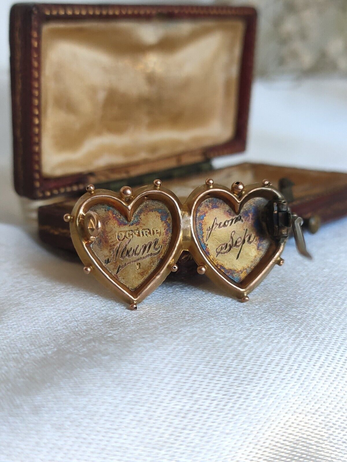 Antique 9ct Gold Double Heart Mizpah Brooch