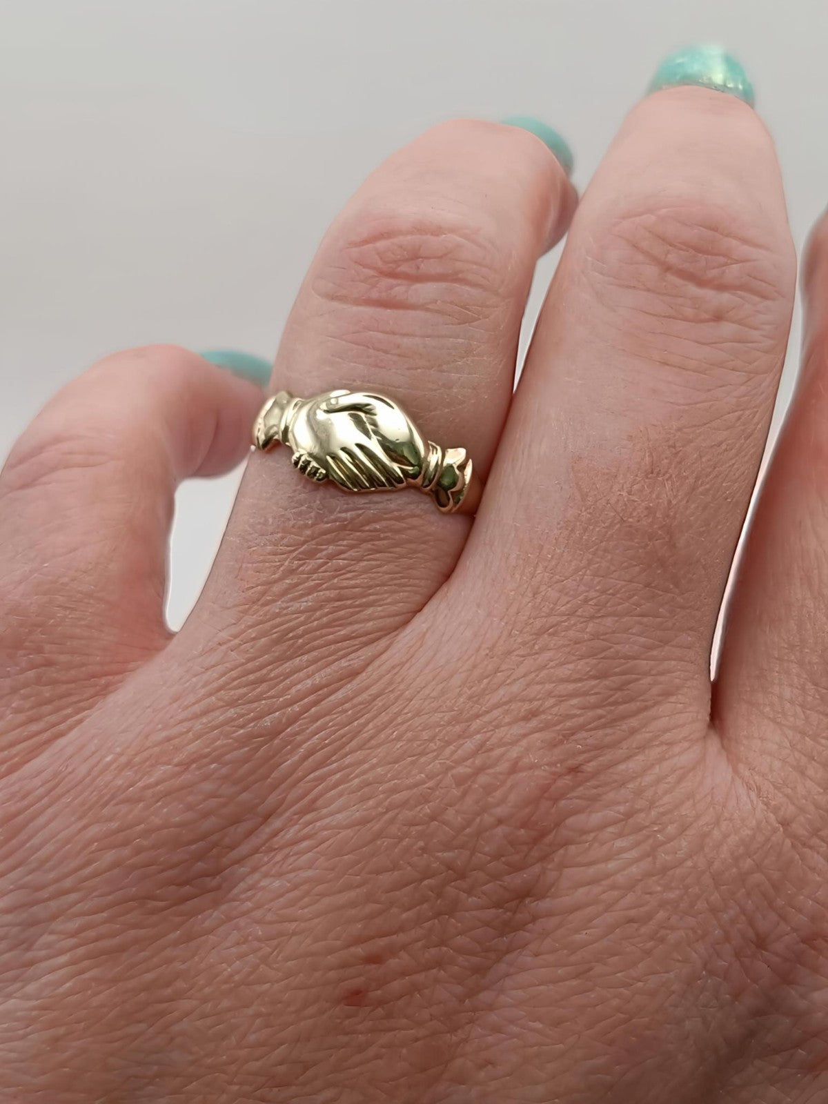 8937123