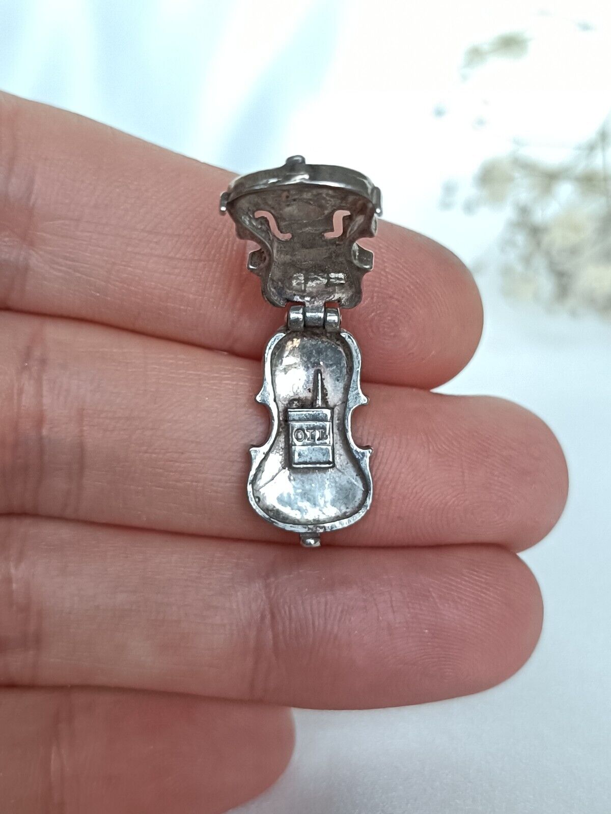 Vintage 925 Sterling Silver opening Cello Charm Or Pendant