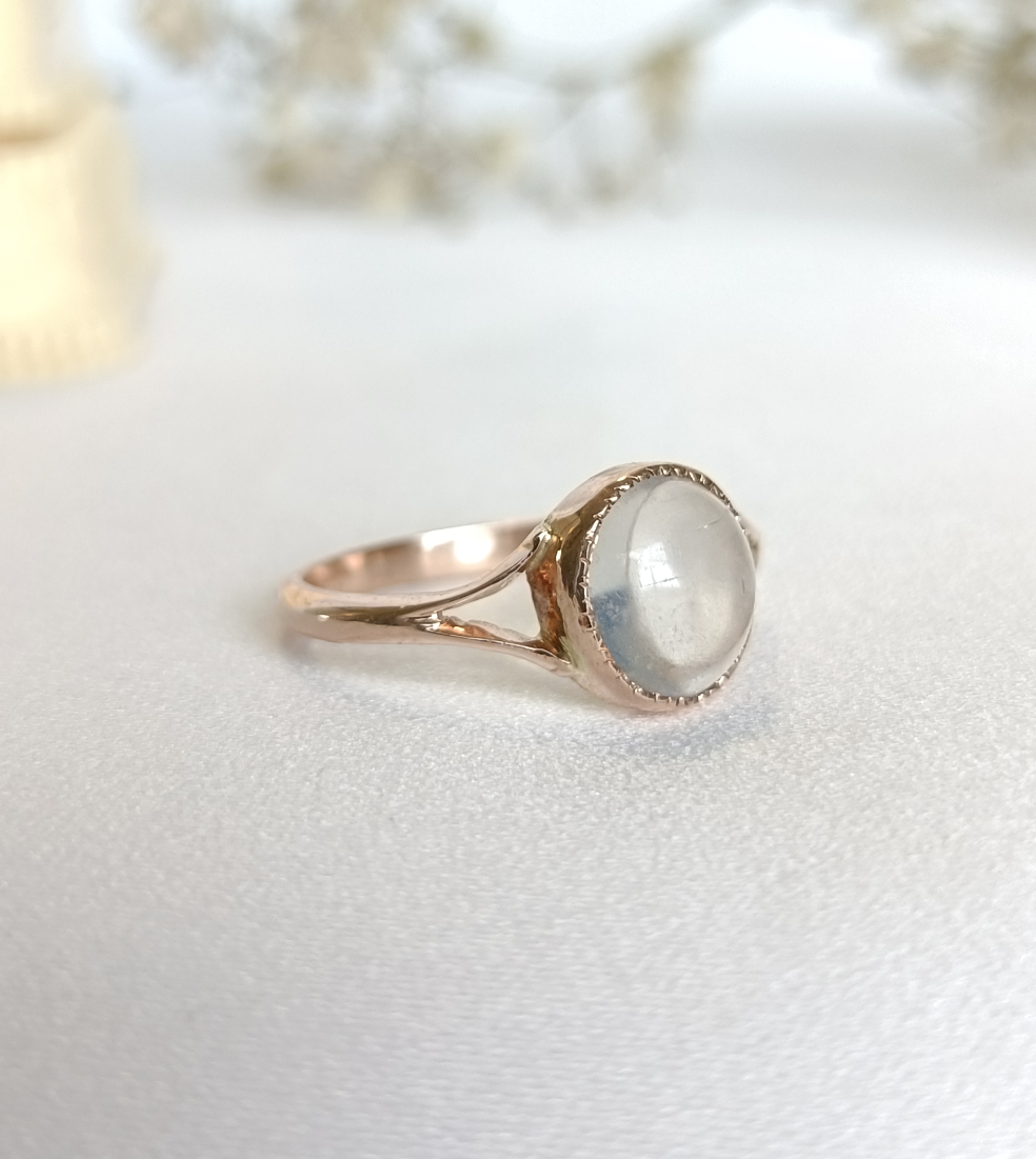 Antique 1920's 9ct old Rosey Gold & Moonstone solitaire ring size 6 1/2 US or M UK