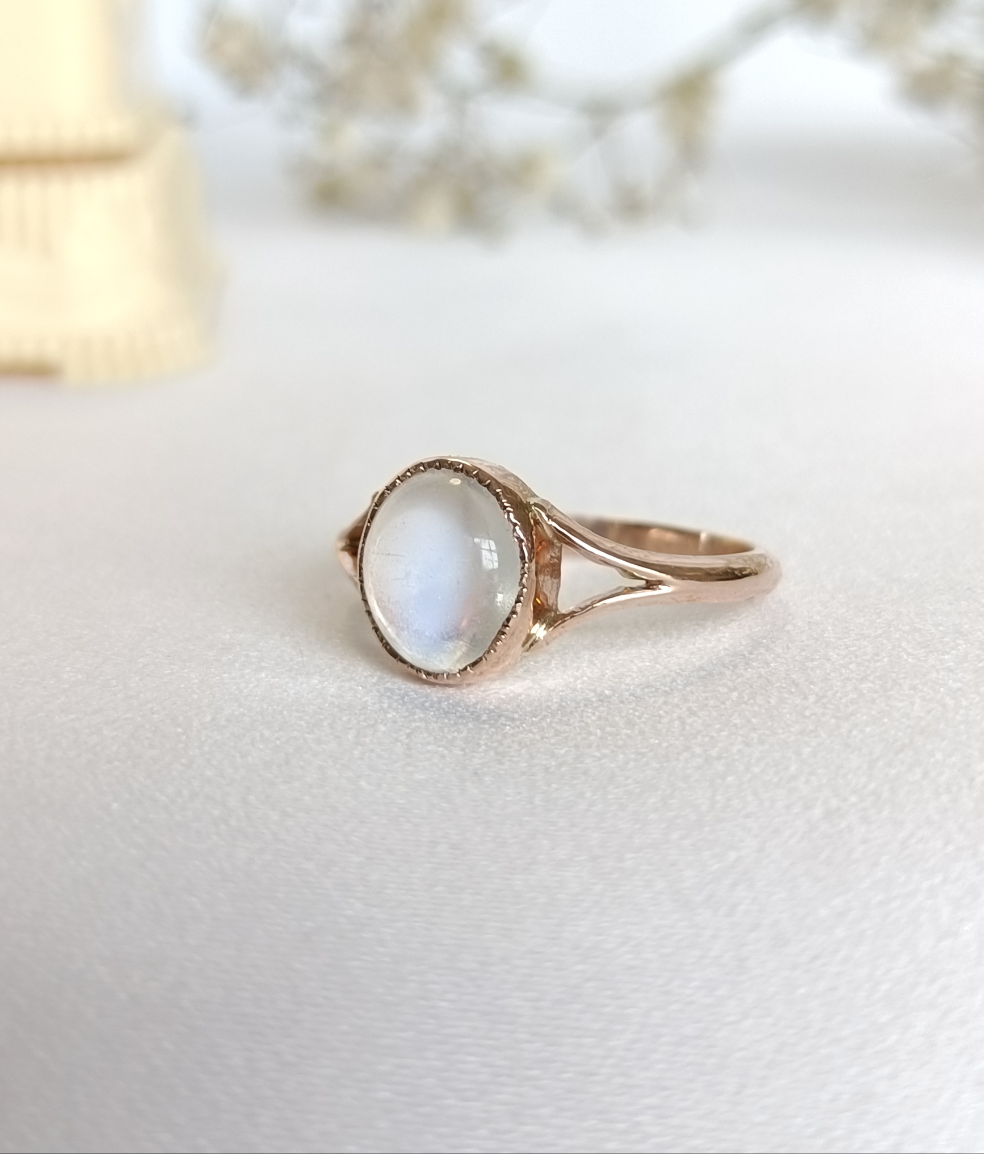 Antique 1920's 9ct old Rosey Gold & Moonstone solitaire ring size 6 1/2 US or M UK