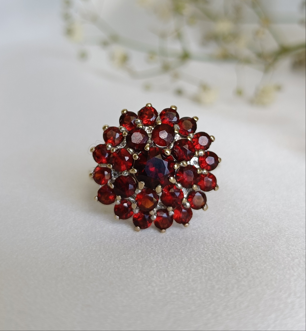 Vintage 1990 9ct Yellow Gold Almandine Garnet Bohemian Cluster Ring Size 7 1/4