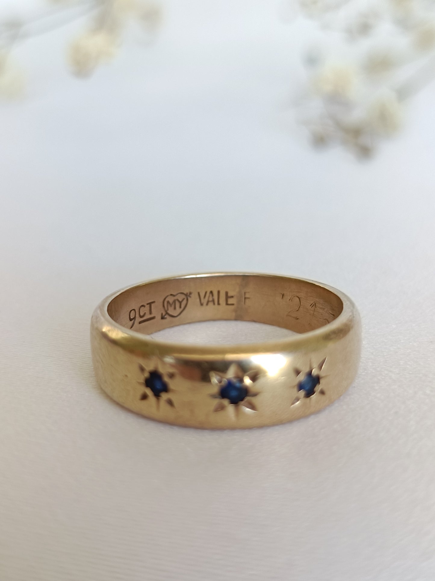 Vintage Australian 1970's MY VALENTINE 9ct yellow gold & star set Sapphire band dress ring