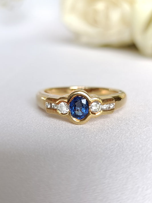 Exquisite solid 18ct yellow gold Bezel Set Sapphire & Diamond  ring