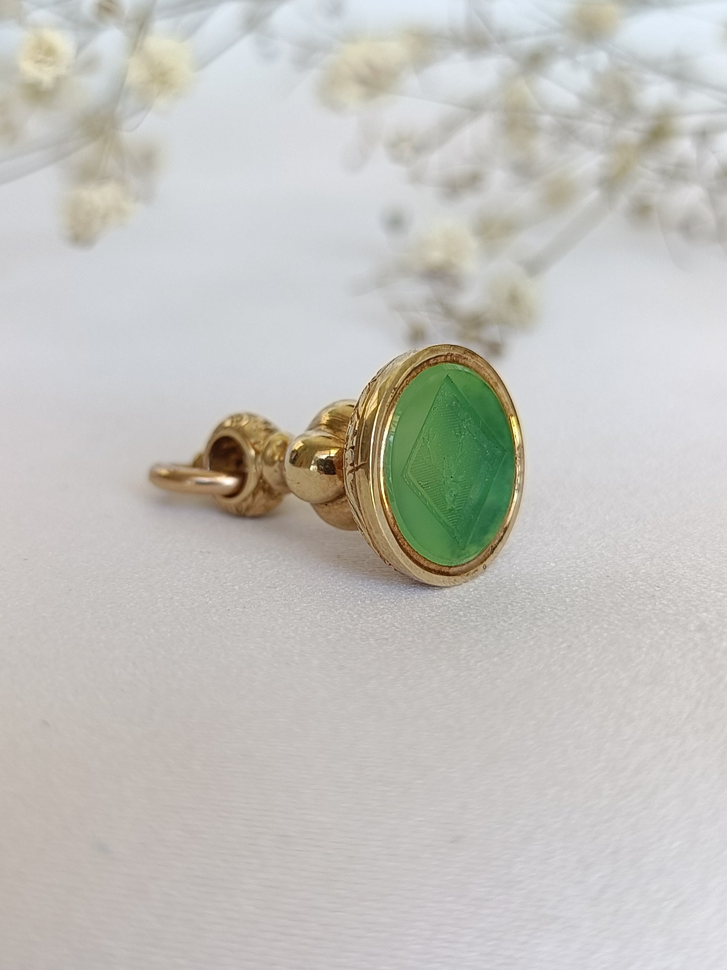 Vintage 9ct yellow gold & chrysoprase seal fob charm or pendant