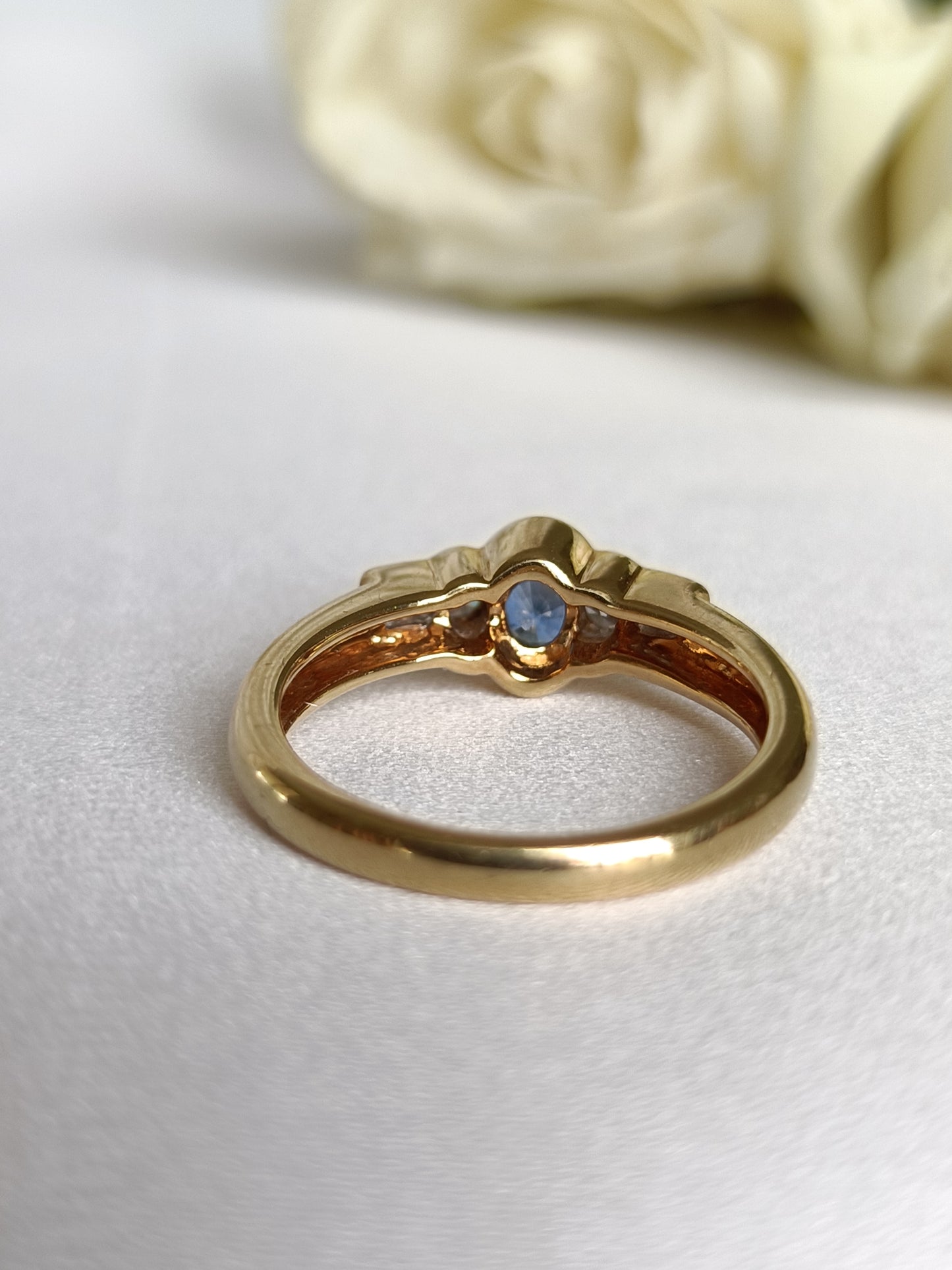 Exquisite solid 18ct yellow gold Bezel Set Sapphire & Diamond  ring