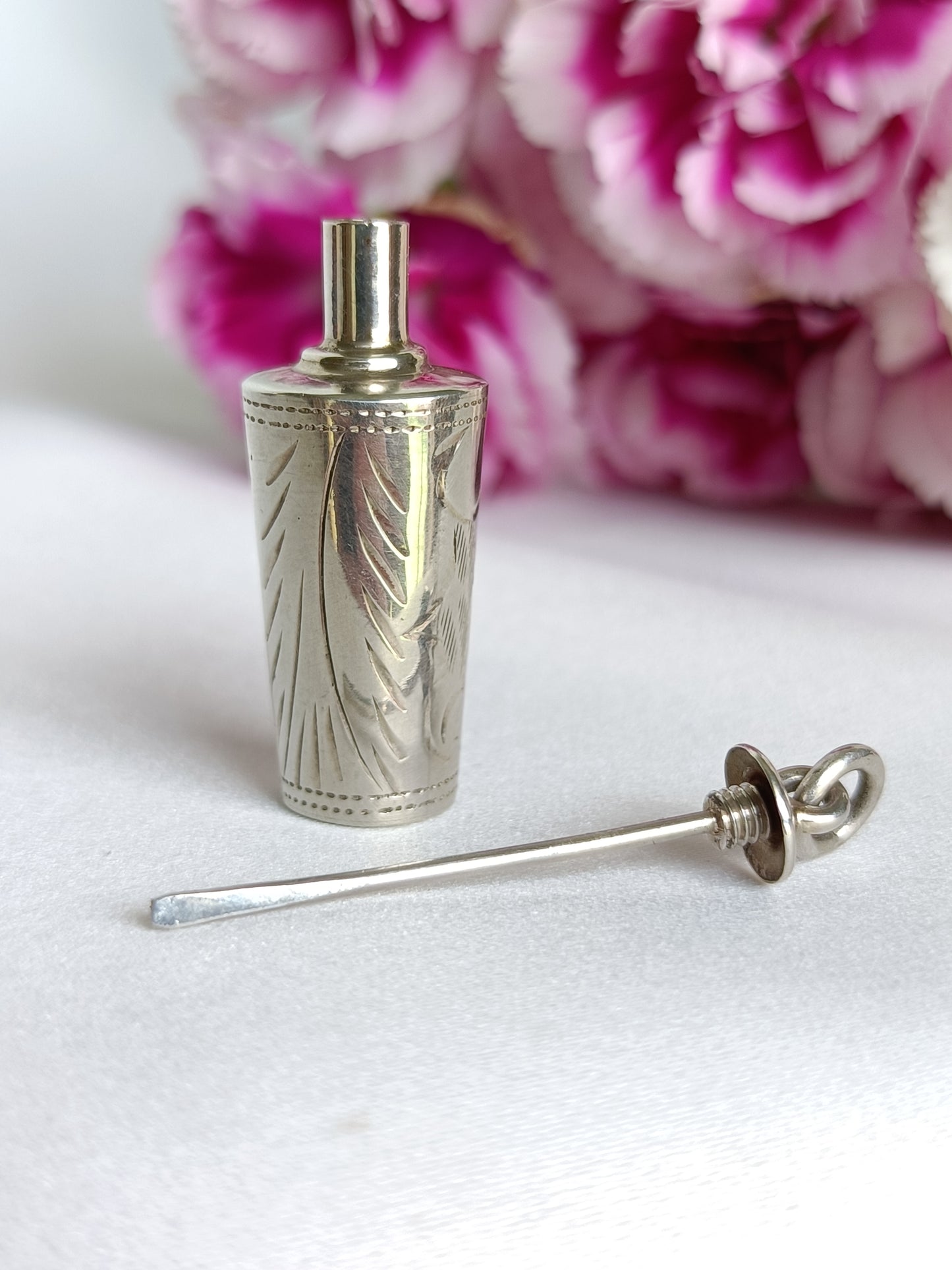 Vintage 925 sterling silver miniature perfume bottle pendant