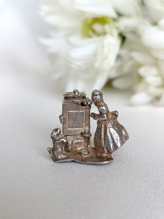 Vintage 1960's Sterling Silver Old Mother Hubbard Opening Charm Or Pendant