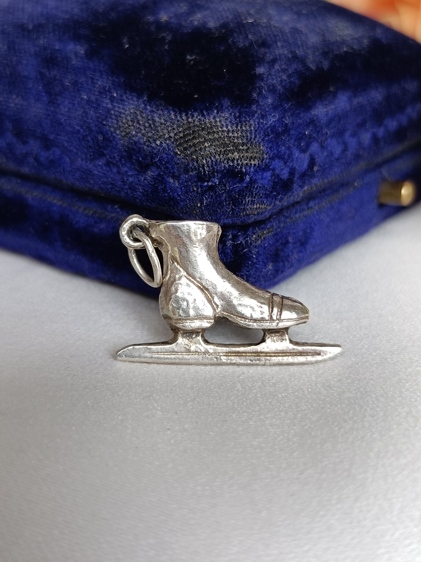 Vintage 925 Sterling silver Ice Skate skating interest charm or pendant