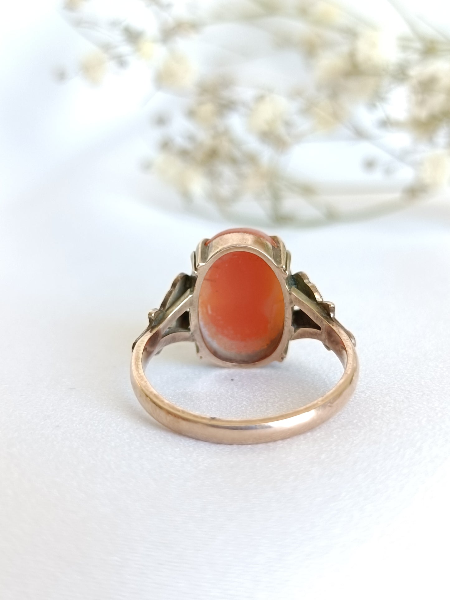 Vintage 1940's 9ct yellow gold shell cameo cocktail ring