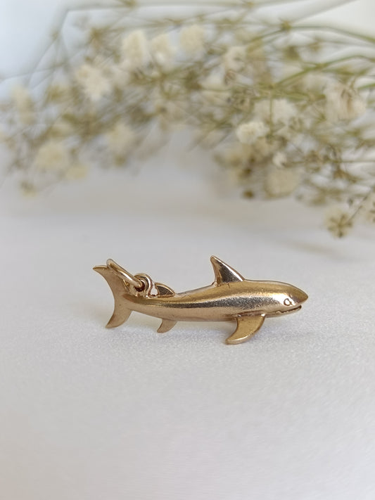 Vintage 1970 English crafted 9ct yellow gold shark charm or pendant