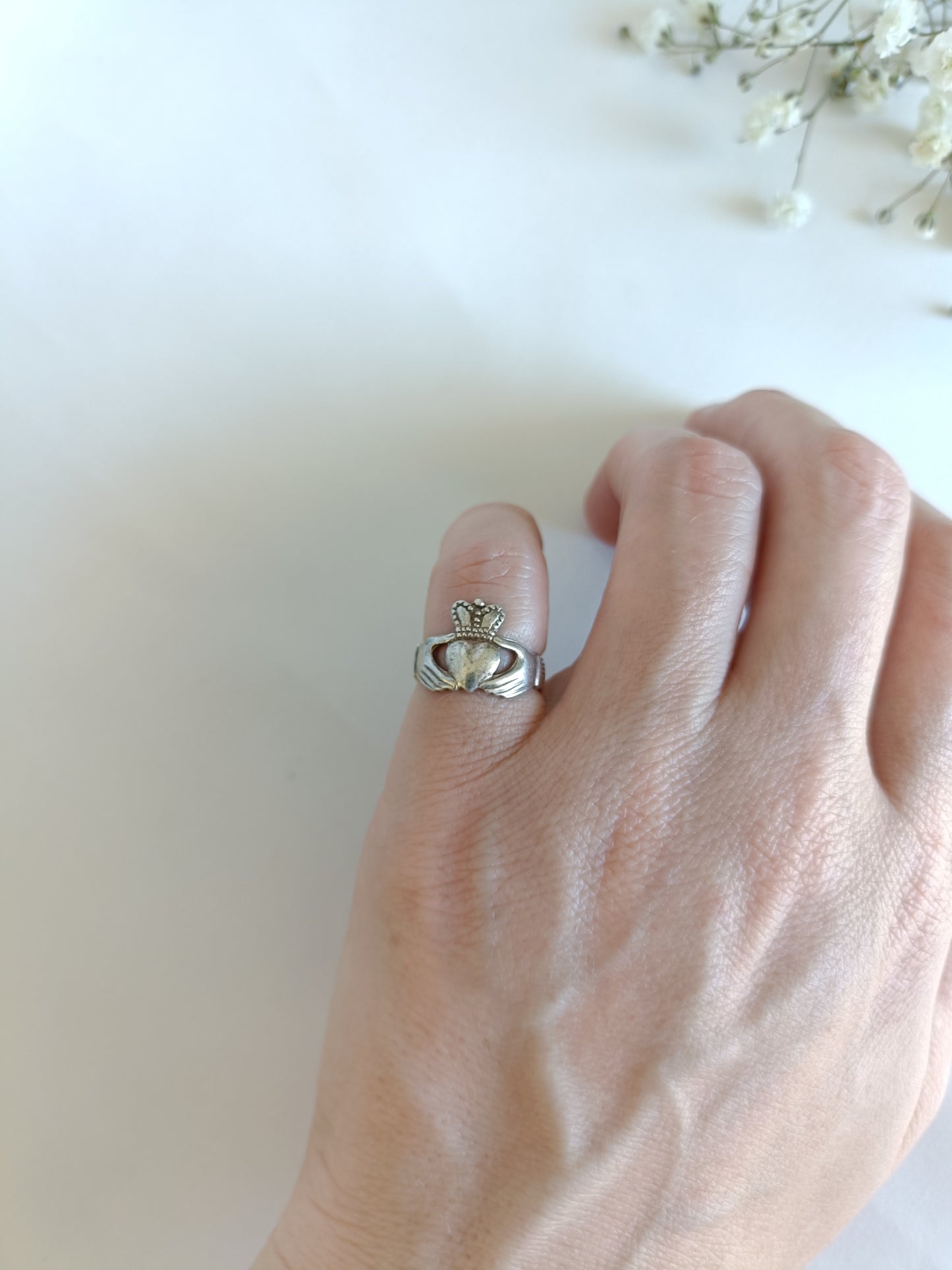 Vintage 1978 sterling silver Irish Claddagh ring size 4 1/4 US or H 1/2 UK