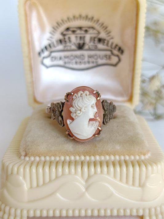 Vintage 1940's 9ct yellow gold shell cameo cocktail ring