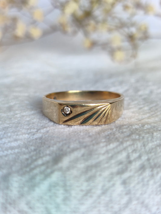 Vintage solid 9ct yellow gold sunburst mens diamond signet ring