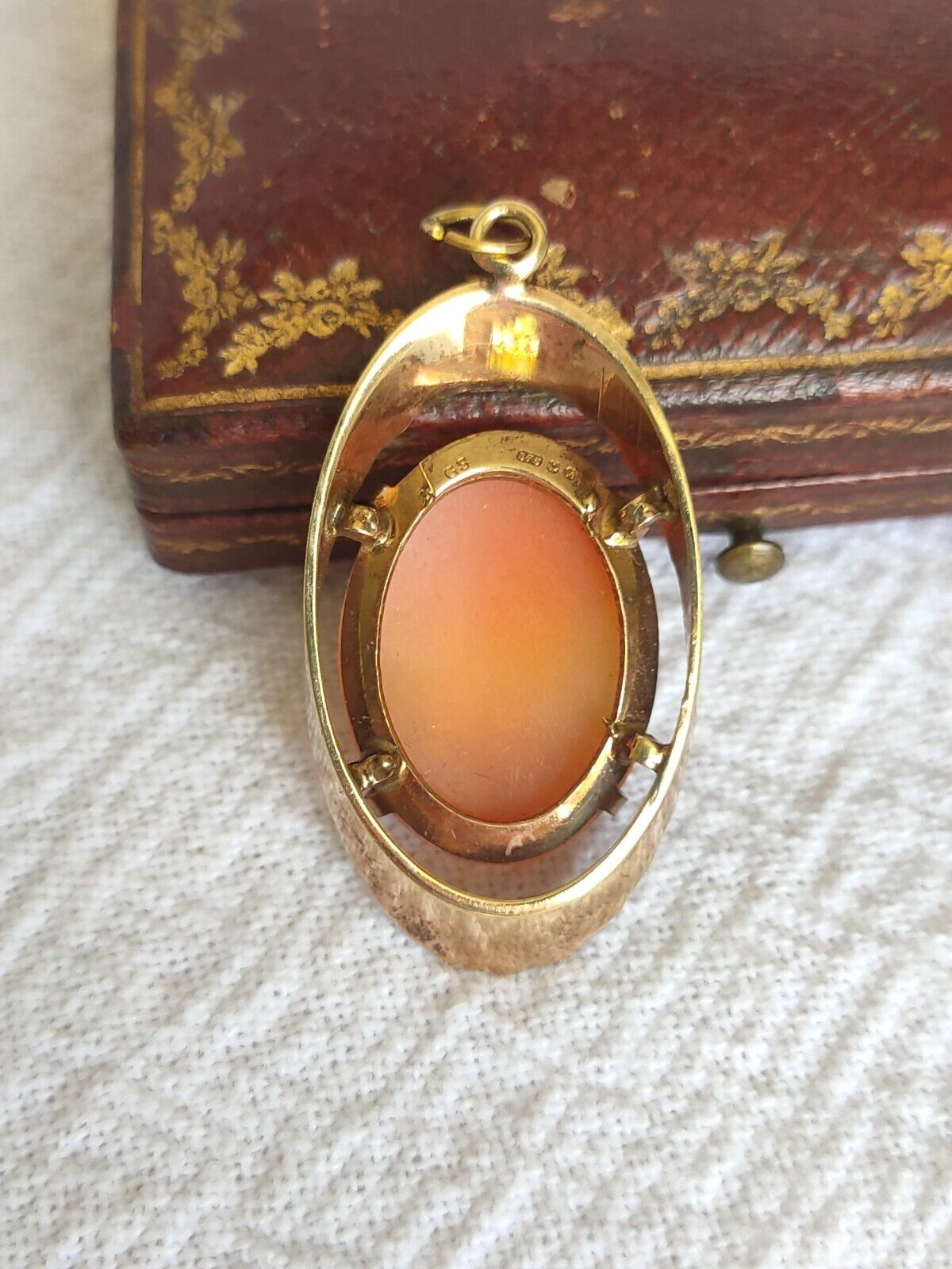 Vintage 1975 9ct yellow gold & Shell portrait cameo pendant 4.36grams